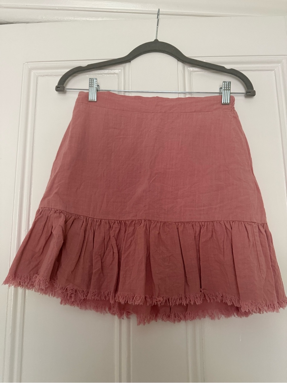 Rose Link Ruffled Hem Mini Skirt